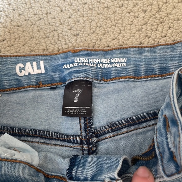 High Waisted ripped Skinny Jeans - Picture 2 of 4